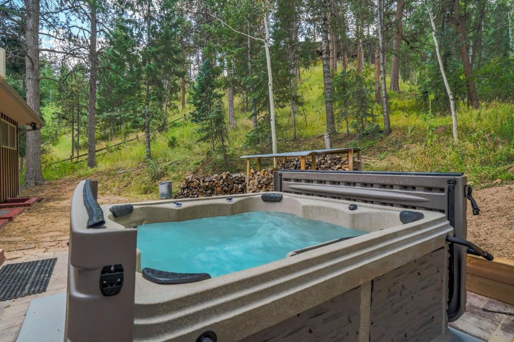 4BR Family Mountain Cabin HOT TUB Hiking